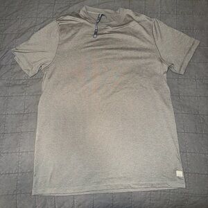 Vuori Mens T Shirt Size Large- Grey